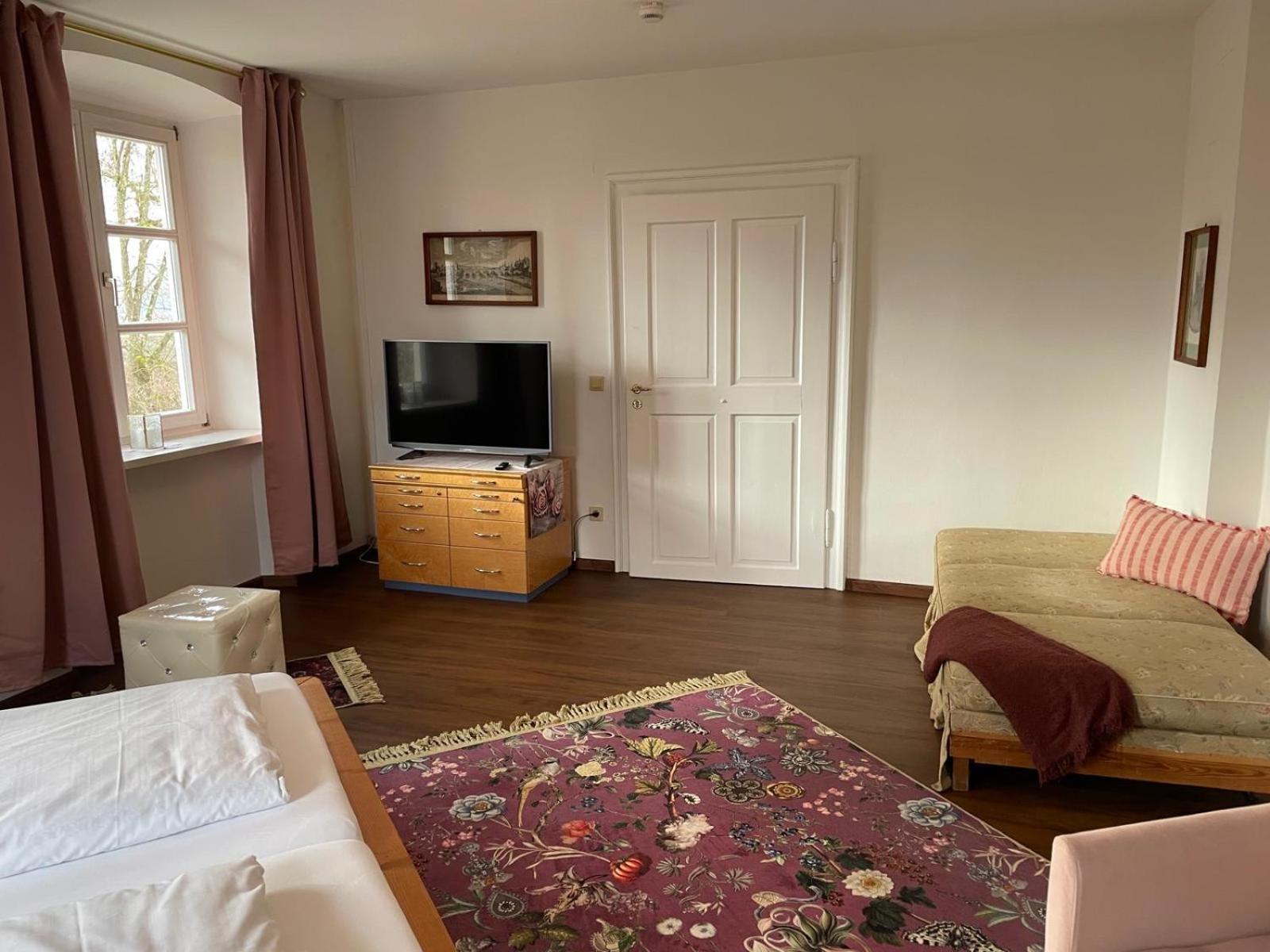Il Castello Hotell Haiming Eksteriør bilde